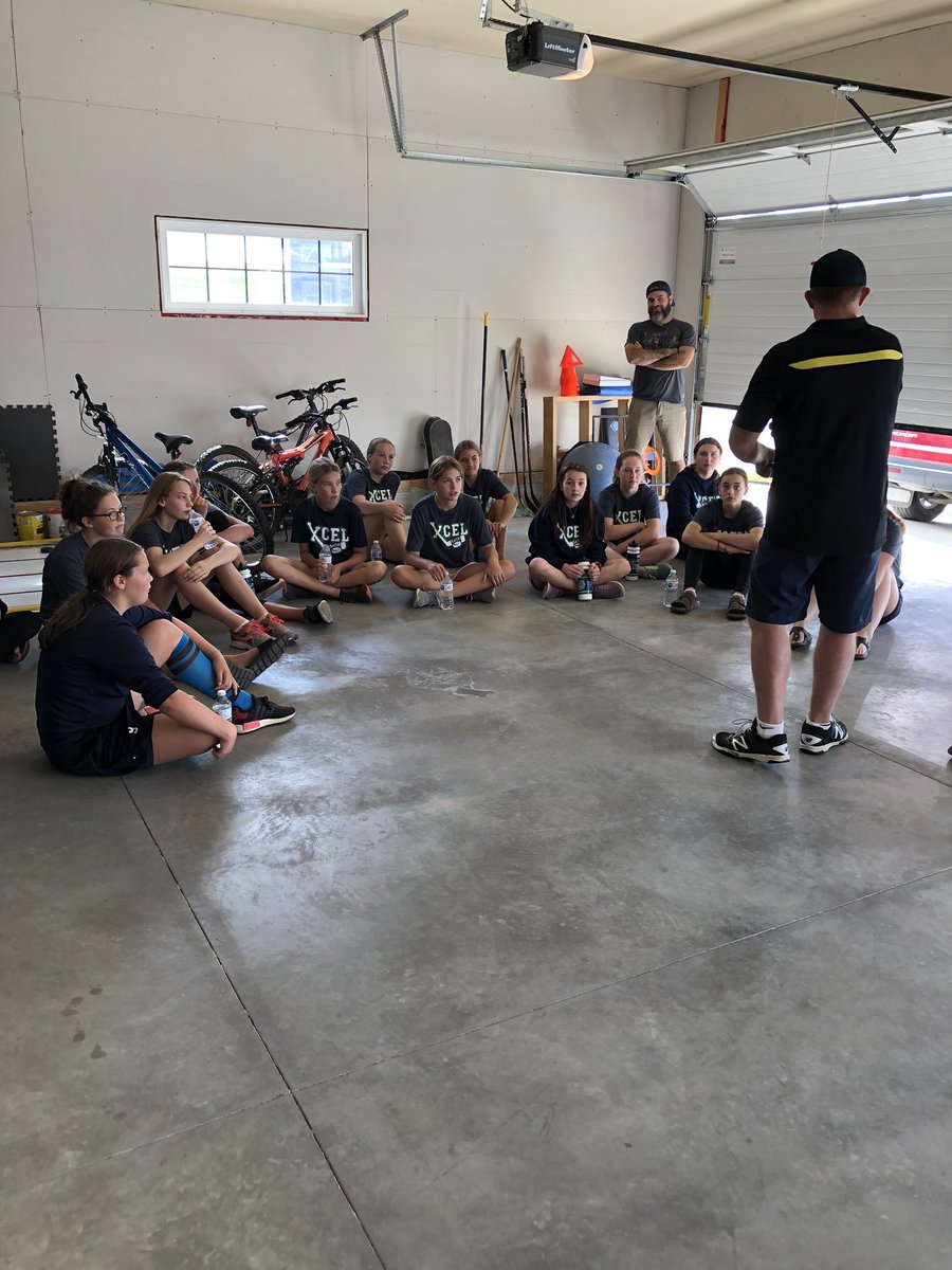 07Xcel's tweet photo. The girls had an awesome week on and off the ice. Few pictures of them enjoying the beautiful weather!!!#LAFSC https://t.co/Cv8N3ncEEc