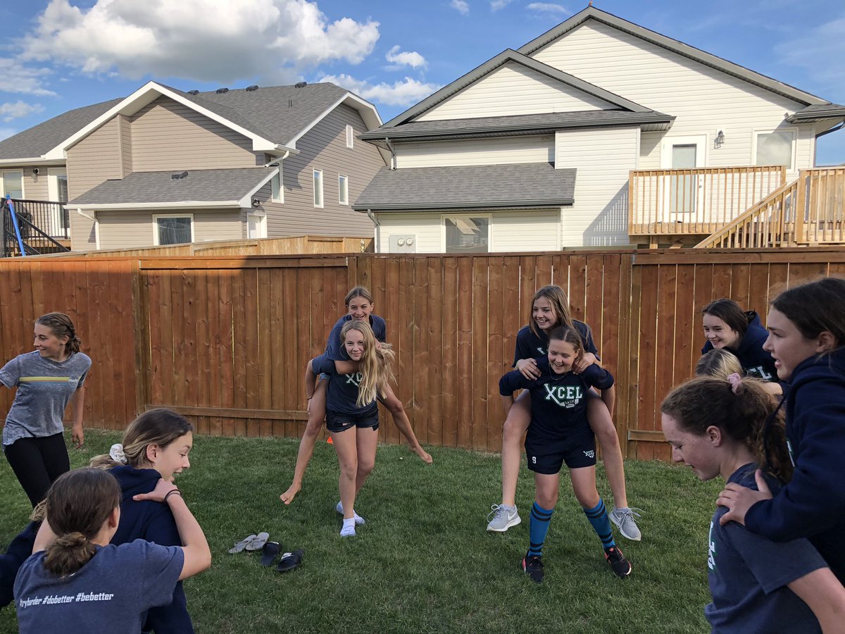 07Xcel's tweet photo. The girls had an awesome week on and off the ice. Few pictures of them enjoying the beautiful weather!!!#LAFSC https://t.co/Cv8N3ncEEc