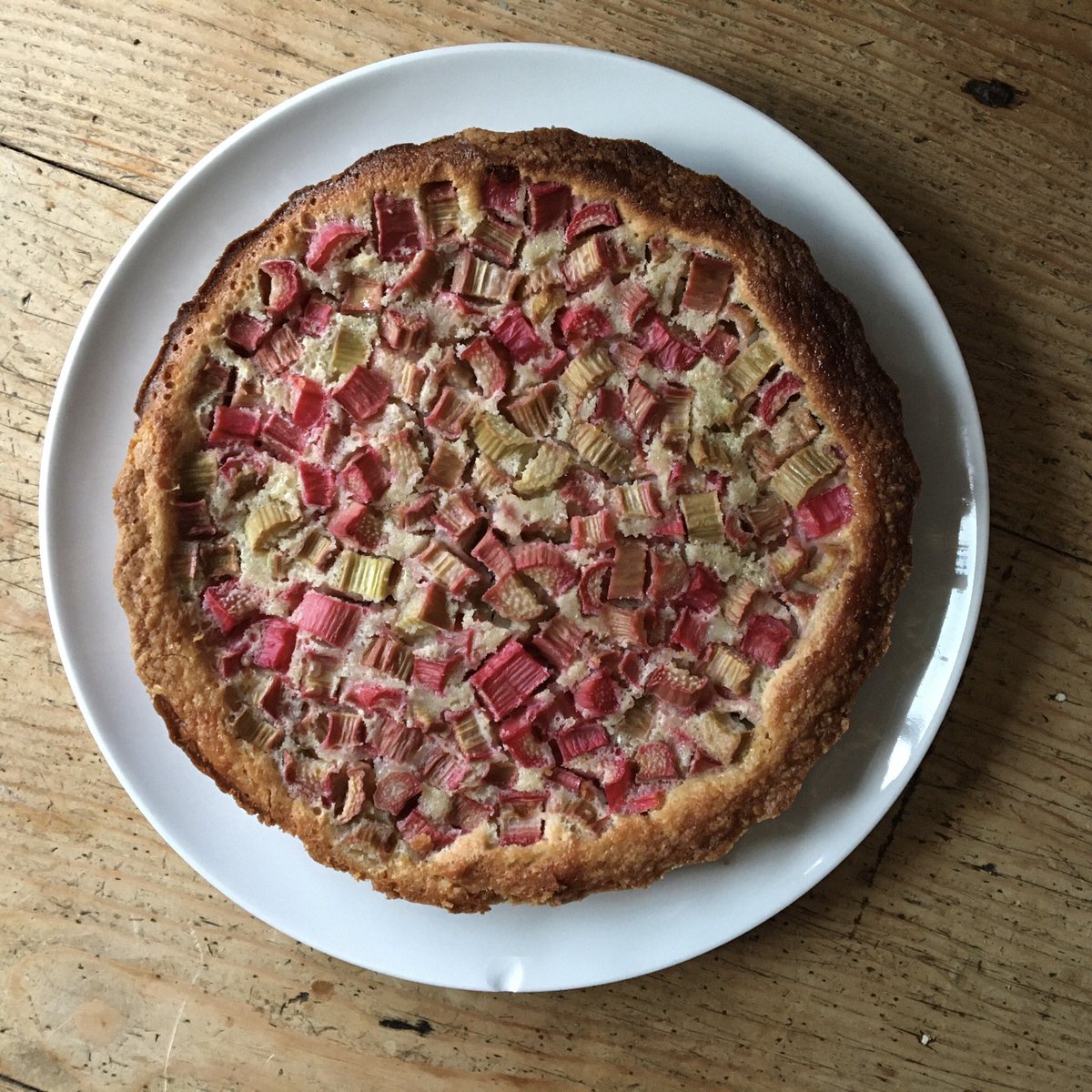 HamletBridget's tweet photo. Baked rhubarb bars...shaped like a pie. A bit like a bakerβs version of rhubarb & custard sweets. #RMNotGoingOut https://t.co/tSeWqBpH8Z