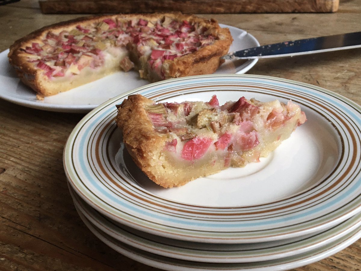 HamletBridget's tweet photo. Baked rhubarb bars...shaped like a pie. A bit like a bakerβs version of rhubarb & custard sweets. #RMNotGoingOut https://t.co/tSeWqBpH8Z