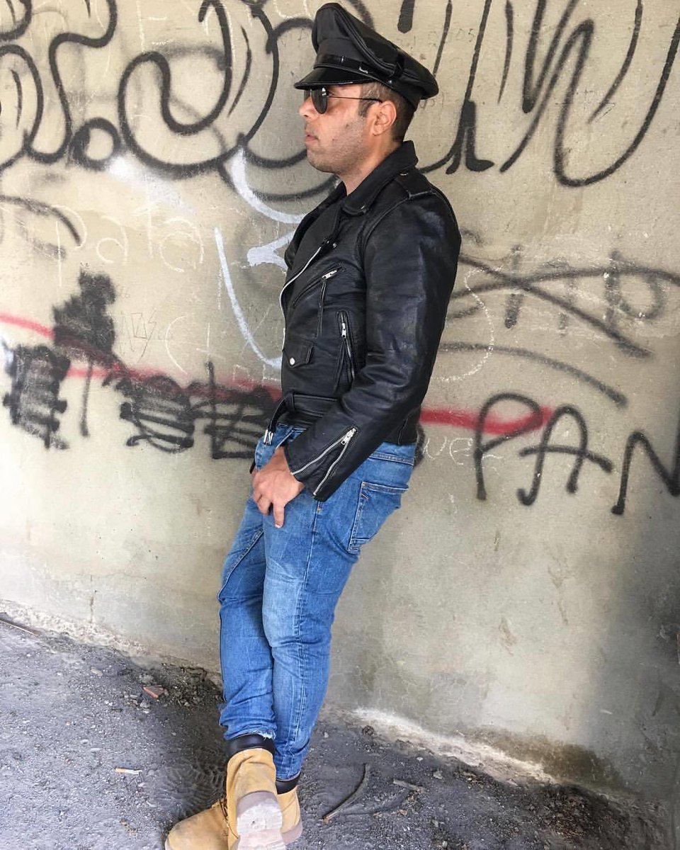 GuyLeatherGear's tweet photo. #gear #fetish #leather #leatherjacket #leathergear #bikerjacket #blackleather #wescoboots #boots #cap #muircap #leatherpants #gear #fetish #muscle #sexy #boots #blackleather #biker #riderjacket #leatherfetish #gear #fullleather #hunks #muir #tomoffinland #leatherboy https://t.co/OPqRkFNKaq
