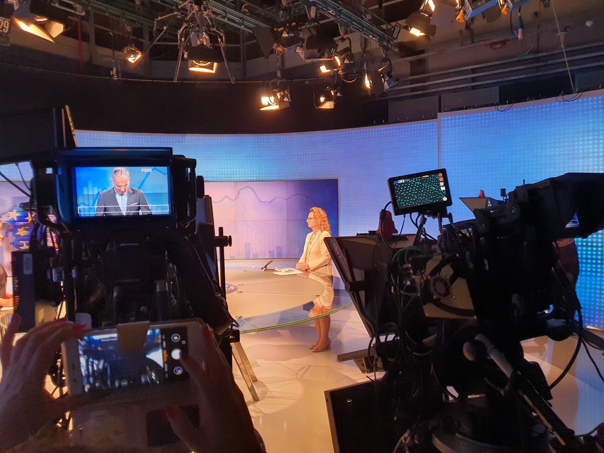 mlskrrSI's tweet photo. 🎥Državna sekretarka @MonikaKirbiRojs nocoj na @TVOdmevi:
💬"Slovenija doslej še nikoli ni imela takšne priložnosti za financiranje infrastrukturnih projektov."
@vladaRS #kohezija #EUbudget #NGS1 #NGS2 https://t.co/FKNWn5BMAS