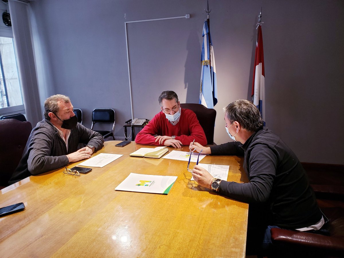 danielsalibi's tweet photo. #Cuarentena
Nos Reunimos con el Presidente de #Vialidad del @gobdecordoba Ing. #MartinGutierrez para dar inicio a las #Obras de #Bacheo y #PinturaVial sobre la Ruta Pcial E-57 San José de Calasanz
#SimplementeGestion
#NosotrosTeCuidamos
#QuedateEnCasa https://t.co/wIO1ywkTsF