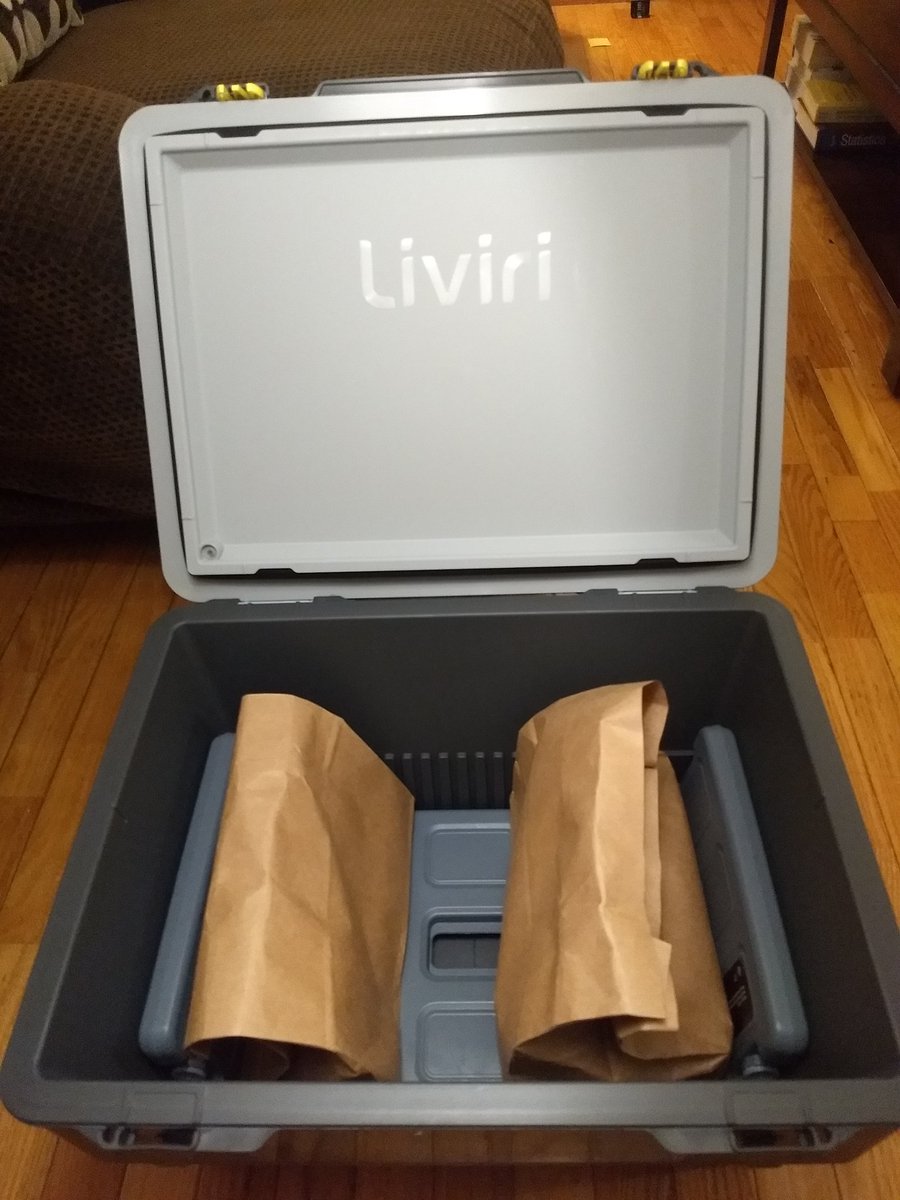 EarthAcumen's tweet photo. Super excited to get my brie and manchego cheese fix today w/o adding another box to recycle! This sat outside my aptmnt for hrs in 93° weather and the brie is in perfect shape. Love innovations like this @LiviriSolutions #sustainablepackaging #reusablepackaging https://t.co/EhI38spXCa