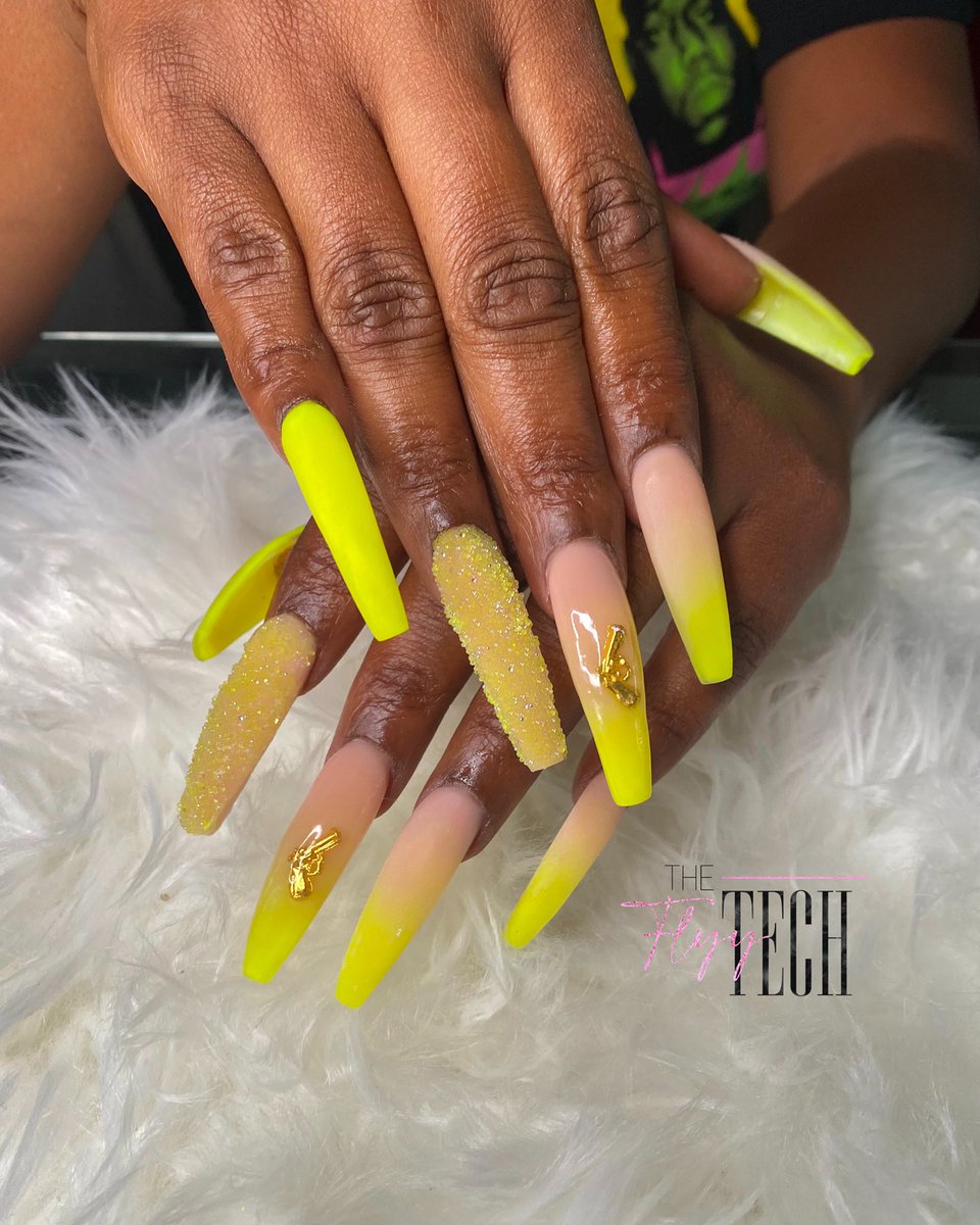 Shaixflyy's tweet photo. I never post my work on here but 6 months in as a nail tech 💅🏾💕 #nailtech #Dallas #Houston https://t.co/yv88DLx4yx