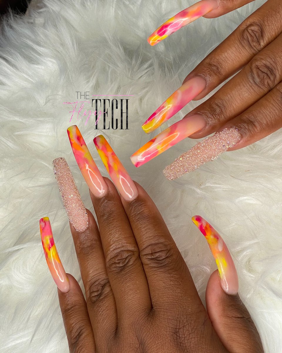 Shaixflyy's tweet photo. I never post my work on here but 6 months in as a nail tech 💅🏾💕 #nailtech #Dallas #Houston https://t.co/yv88DLx4yx