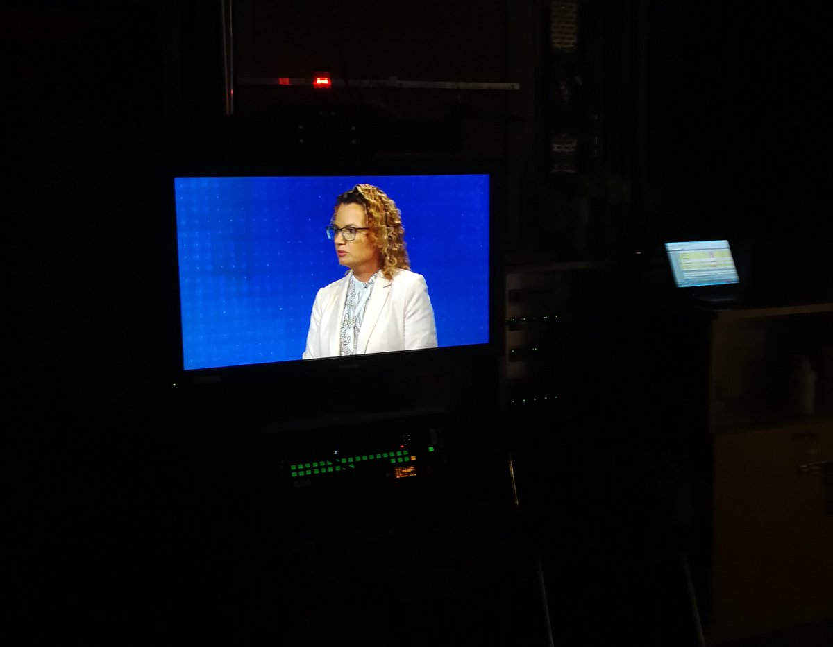 mlskrrSI's tweet photo. 🎥@MonikaKirbiRojs na @TVOdmevi o pripravah @vladaRS na črpanje #EUsredstva.
👉Načrt za okrevanje in odpornost Slovenije.
👉Nabor strateških projektov.
👉Delo bosta vodili dve skupini: #NGS1, ki jo bo vodil predsednik vlade @JJansaSDS in #NGS2 s strokovnjaki. https://t.co/jlW20IgqyC