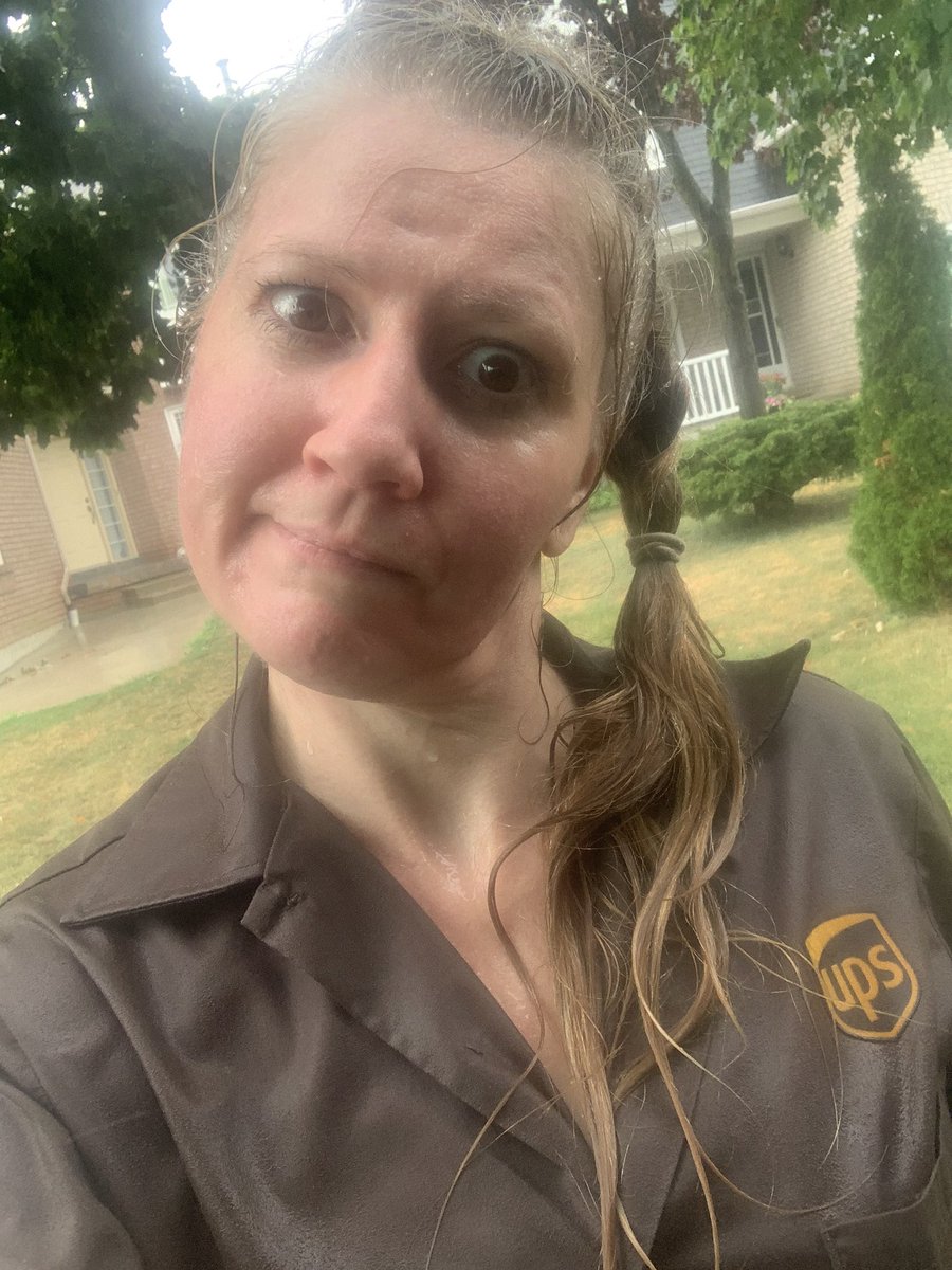 deanneschell's tweet photo. When your job is to deliver....rain or shine #upser #ups https://t.co/yTBWhBre8x