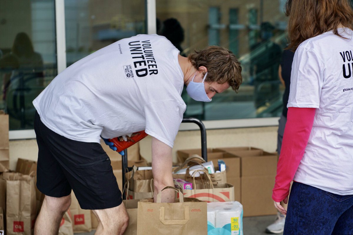 XcelEnergyCtr's tweet photo. Thank you to all who made gracious donations today at @UnitedWayTC’s Essential Supply Drive, in partnership with the @mnwild. 🙌  

#HeartoftheWild https://t.co/k0KaW5dwCY