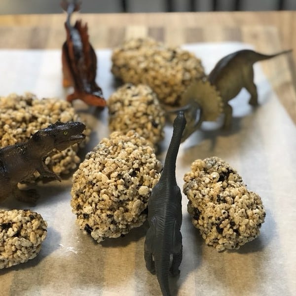 Delicious Dinosaur Eggs Rice Krispy Treats! Made during Dinosaur week at KARA 🦖🦕🥚
#kara #summerprogram #yum #tasty #dinosaurs #snacks #dinosaureggs #ricekrispytreats #healthyliving #healthyfamily #familysupport #nonprofit https://t.co/HFVe8sXBKN