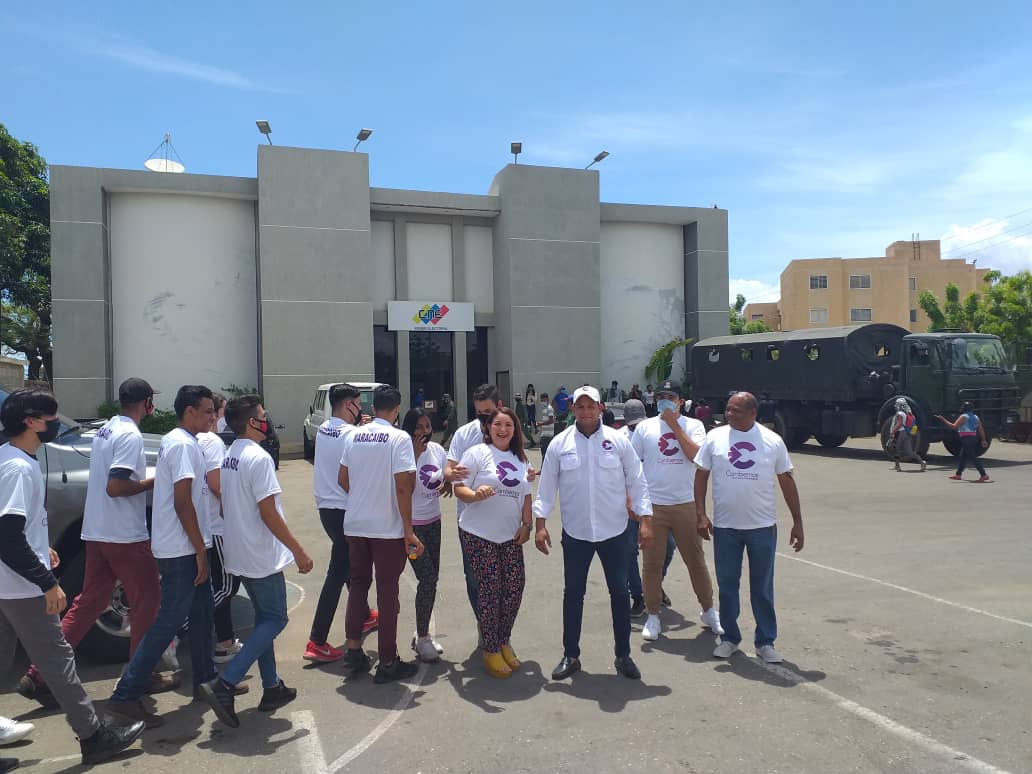 JCambiemosMC's tweet photo. Desde @CambiemosMCZ apostamos al futuro de nuestra nación.
Jornada de inscripción de los nuevos votantes en el estado #Zulia🇻🇪
#InscribeteEnElREP 👇 https://t.co/zmHQY4vxO0