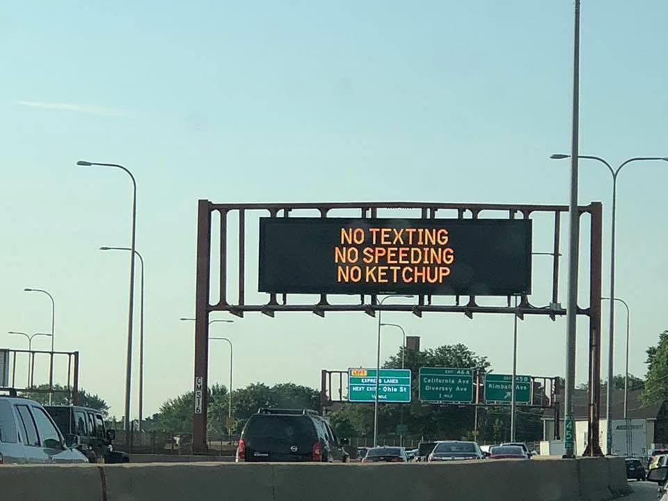 kelhamann's tweet photo. 🌭🌭🌭 Happy  #NationalHotDogDay! 🌭🌭🌭 #dropItAndDrive https://t.co/vtTYOCGM41