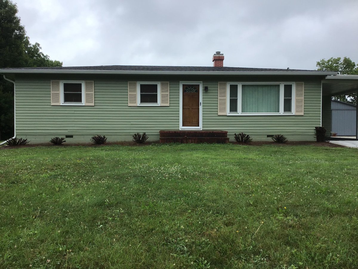 Florabropaint's tweet photo. #TeamFBP is wrapping up this #exteriorpainting project in #avonindiana! Looking good guys!
#IndysBest #IndysBestPainter #CustomHomePainting #CustomHomes #FloraBrothersPainting #IndianapolisIndiana #shoplocal #local #smallbusiness #paintthetown #Quality #ppg #ppgpaint #ppgproud https://t.co/KNkEVyDxyM