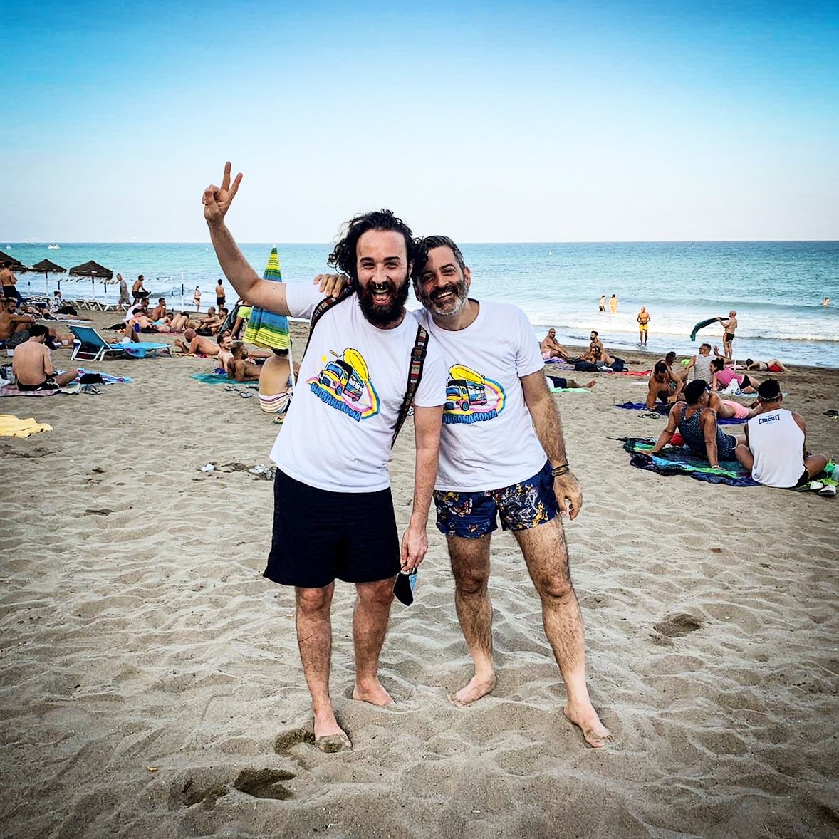 barbanaramabar's tweet photo. Para lxs q vivís en Madrid (o estáis por aquí) y comprasteis la 👕 benéfica d la #barbarentena ya os podéis pasar a recogerla x el local 🙌🏻 Abrimos jueves,viernes,sábado y vísperas (horario de verano 😉)
Y no os olvidéis de meterla n la 🎒 y mandarnos 📸 n vuestras vacaciones ☀️ https://t.co/nC9bCRf2QE