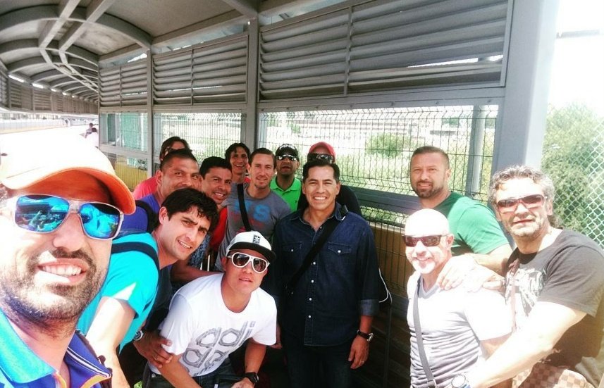 26AngelSosa's tweet photo. Recuerdo de hace 4 años.
Justo al centro el Maestro Galindo, quien hoy enfrenta una Gran Batalla 🙏
Los pesados de @chuymendoza11 @germanvilla_18 
La Banda  #Pony #Adame
#PirataCastro @ElPistonAzul #Tahuilan #Jagger @nacho9vazquez #Tilon
Literal Cruzando la Frontera https://t.co/rpoGJdlDWu