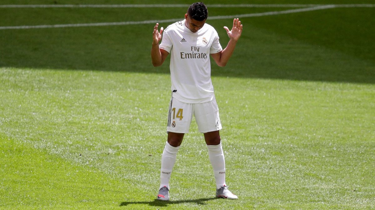 The best Real Madrid players in the 2019/2020 season?• Thibaut Courtois, Zamora winner.• Raphaël Varane, future captain.• Casemiro, season MVP.• Toni Kroos, impeccable in midfield.• Karim Benzema, top scorer.