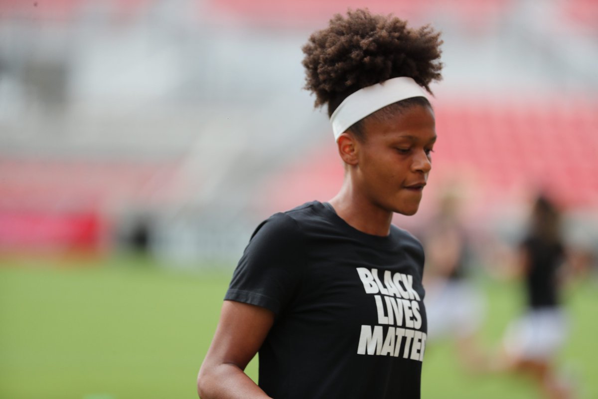 ThornsFC's tweet photo. Bittersweet. 

Day in Pictures | https://t.co/67xmaV3BG2 | #BAONPDX https://t.co/HwT61dJUZs