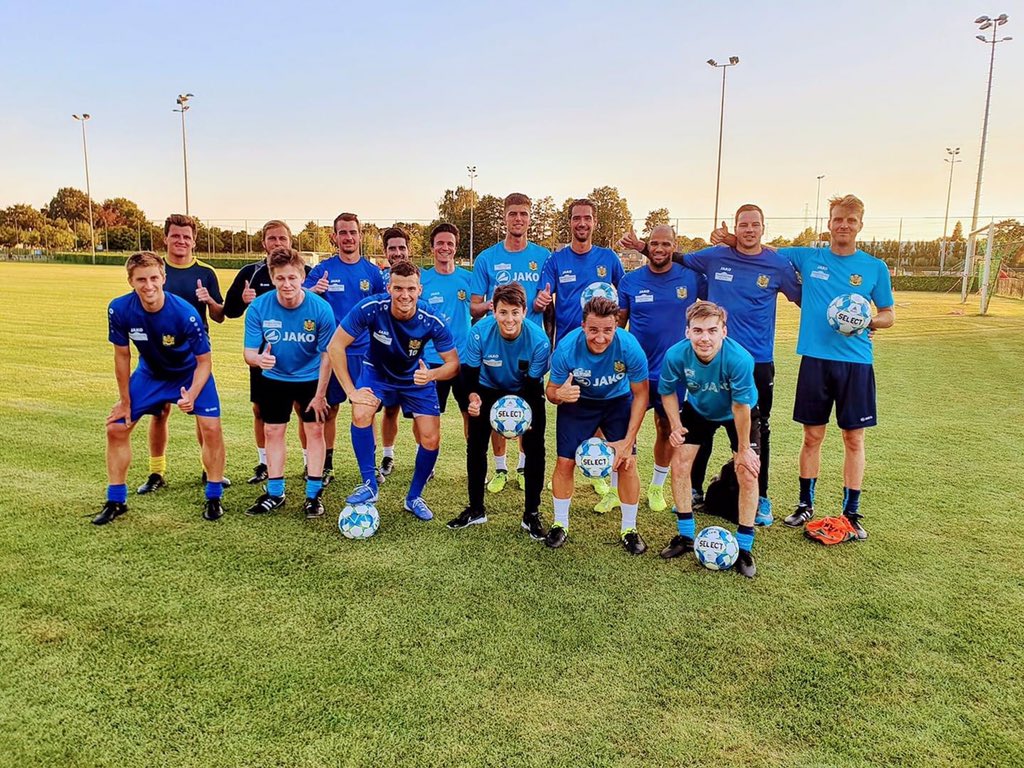 KSK_Beveren's tweet photo. Our partner @SDEurope07 donated 50 footballs to our club, as a thank you for organizing the conference last February!
Thanks for this great gesture 😍💛💙
#fansmatter #PassionHasPower https://t.co/BcNbXUqiTA
