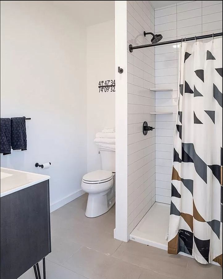 Apartment kitchen &amp; bathroom renovation! #cabinetdesignerskingston 
#apartmentkitchen #apartmentbathroom #kitchenrenovation #apartmentrenovation #kitchendesign #kitchenisland #cabinetdesign #apartmentgoals