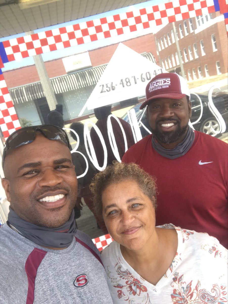 andrew_zow's tweet photo. Me and #AlabamaLegend #43 “Antonio Langham” dropped by Bookers restaurant in Sylacauga today for lunch. WOW!!
Mic drop!! #43 has been adopted.. https://t.co/jAA9w3Pc7c