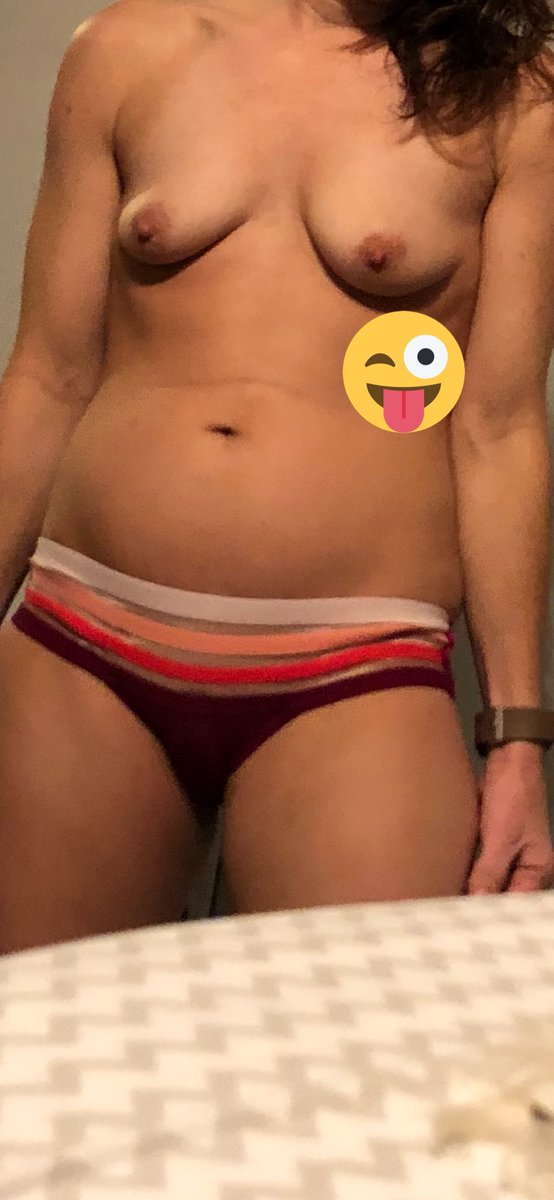 HottiesKc's tweet photo. Sending some love down I-70 to @DnLstl  😘
💙 those sweet lil #titties girl!! 
#SoSexy 
#GirlNextDoor 
#STLswinger 
#ShowMeHottie 💯🔥 https://t.co/RGAa3Epk3p