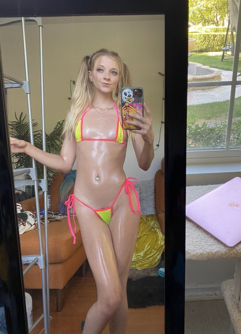 Just being a doll 🎀 https://t.co/8ATVfbzzaX