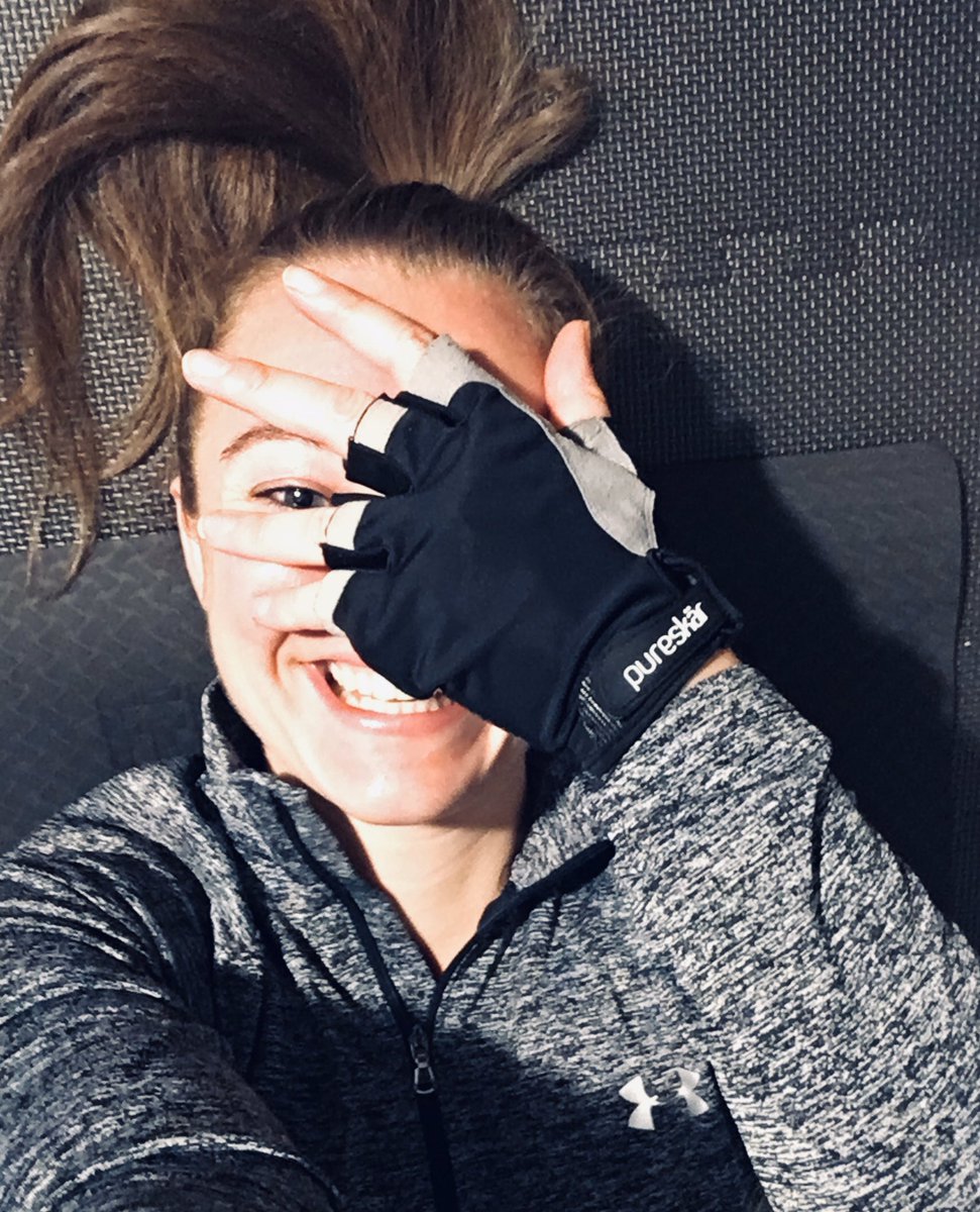 MsRMerry's tweet photo. Lots of #ScreenTime today.. speaking w/ #suppliers & #engaging w/ our #amazing #Multicultural #ColleagueResourceGroup!
Now.. time for some non-screen #MercerActive fun!..Gloves on for a #Rowing & #Weights session!
#OneTeam #LetsGo
#WednesdayMotivation
#NoMakeUpSelfie ππ https://t.co/QTphr27MaJ