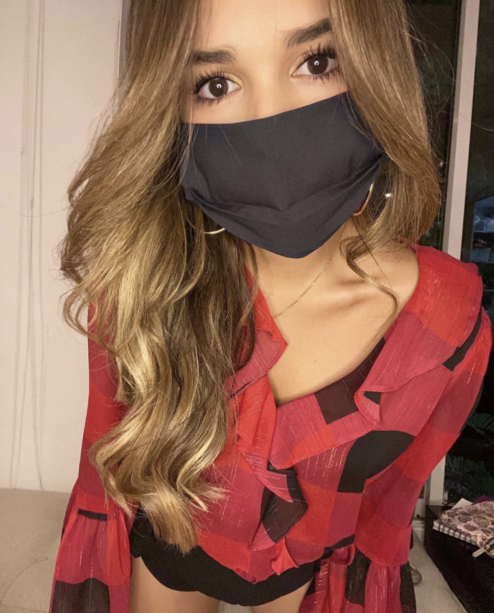 ¡Pilas Barranquilla, #UnidosNosCuidamos, el Coronavirus está en la calle!😷❤️💛✳️ Con nuestra Reina del #Carnaval2018 <a href="/vabuchaiber/">Valeria Abuchaibe Rosales</a> unimos esfuerzos a la <a href="/F_Santo_Domingo/">Fundación Santo Domingo</a> por cuidar a nuestra gente. ¡ #PorqueQuieroEstarBien queremos que te cuides!😷😍