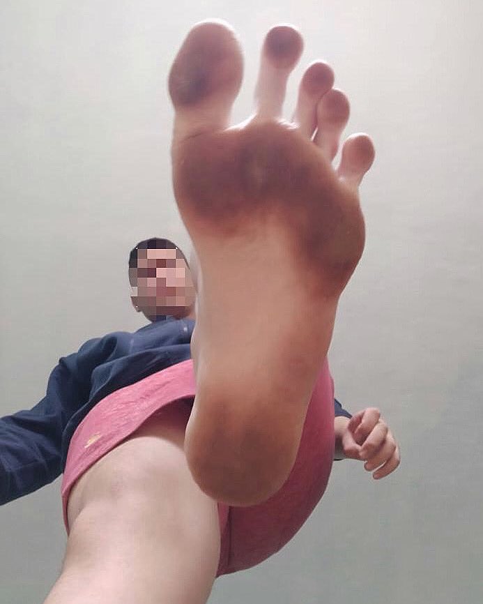 mastersize22's tweet photo. You can’t scape from my size 21us foot. 🦶🏻 #size21 #bigfeet #bigfoot #giantfeet #giantfoot #tallman #tallestman #bigguy #macrophilia #cashmaster #cashpig #cashslave #findom #paypig #biggestfeet #malefeet #titan #footfetish #bigshoes #master #footmaster #musclefeet #obeyme #payme https://t.co/ezig1eo4mV