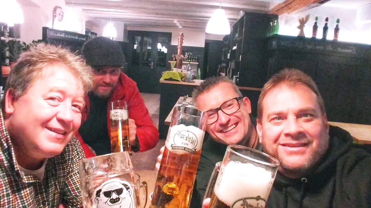 FatHeadsBeer's tweet photo. Our friends at Weiherer won Platinum for Hop Juju and Head Hunter took home silver! 🎉🍻
We are so honored to have such amazing and talented brewing friends that are more like family! #HeedyTeamWork #FatHeadsFamily #FatHeadsBrewery https://t.co/uR7wiVZGgo