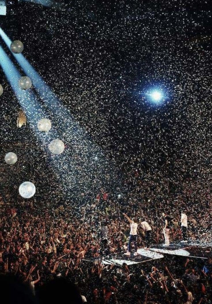 heaygeorgia's tweet photo. not to be dramatic but the amount of power one direction hold is actually insane  #10YearsOfOneDirection https://t.co/OK2hx2BE6v
