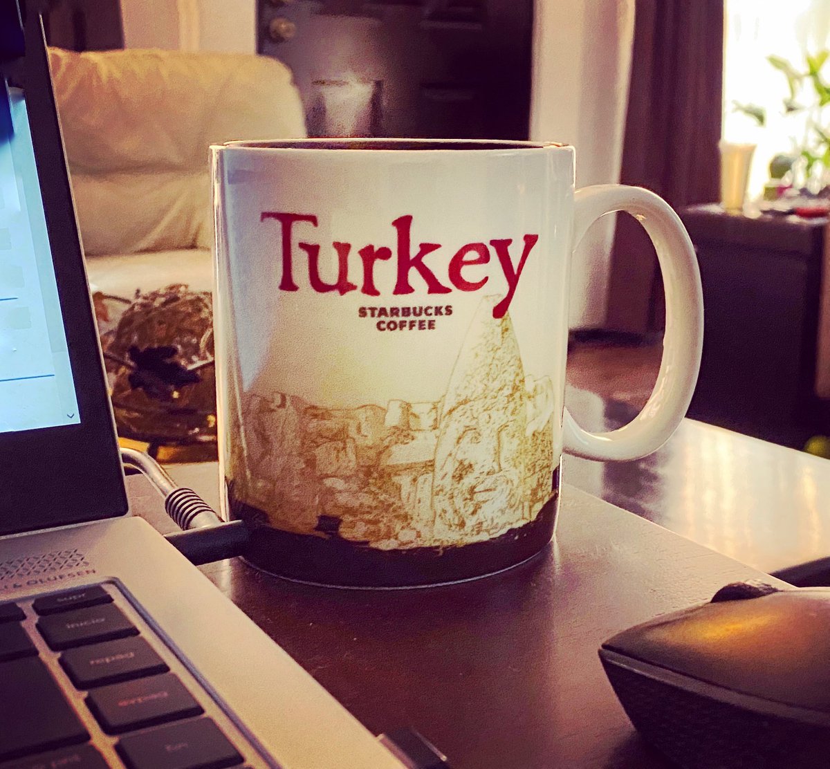 DZMedina's tweet photo. Mi café mexicano, 🥰☹️ en tazas de Turquía ☕️☕️☕️ #coffeelover #coffee #cupcollection #cupscollection https://t.co/LxBXKzhnrB