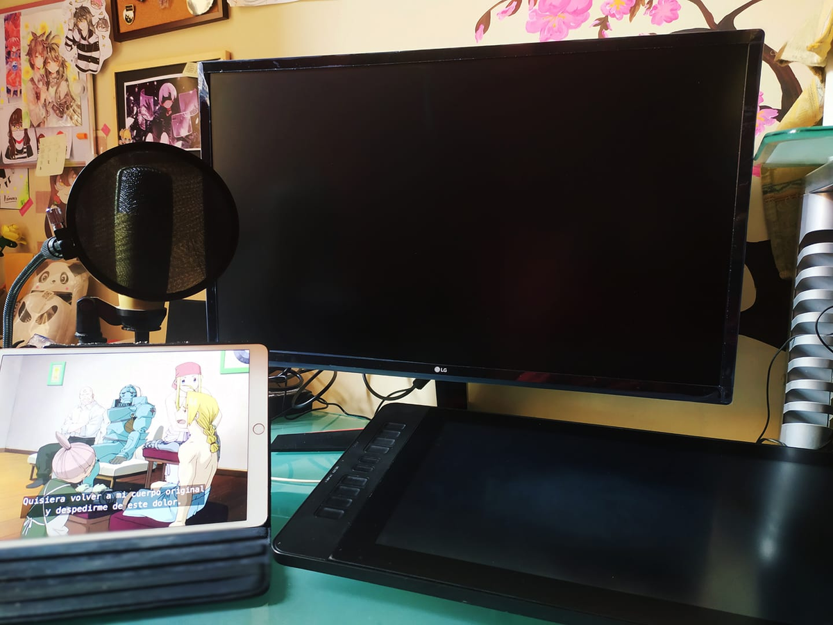 lin_rar_'s tweet photo. Les dije en twitch que presumiria mi monitor
asi que aqui se los presumo aunque no lo pueda usar porque no tengo cable HAHAHAHAH 
PERO ESTA GRANDE Y BONITO https://t.co/MRLtrZ3s4T