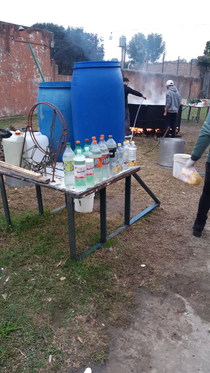 SolidarioMonte's tweet photo. # YA ARRANCAMOS LA OLLA SOLIDARIA NACIONAL , CONJUNTAMENTE CON LA MINICIPALIDAD DE PILAR , EL SINDICATO DE CAMIONEROS DE LOGISTICA CAMPANA Y CON EL CLUB AMIGO DE LOS PUCYS DEL BARRIO RIVERA VILLATE # 👇🇦🇷👇 https://t.co/17eBiQEroi