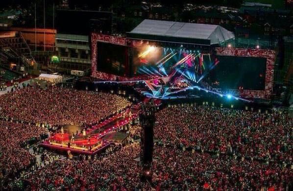 ot5sunflower's tweet photo. We became directioners when we were teenagers and here we are w our 20y/o asses acting like 12 again #10YearsOfOneDirection https://t.co/3LTYrF1UV8
