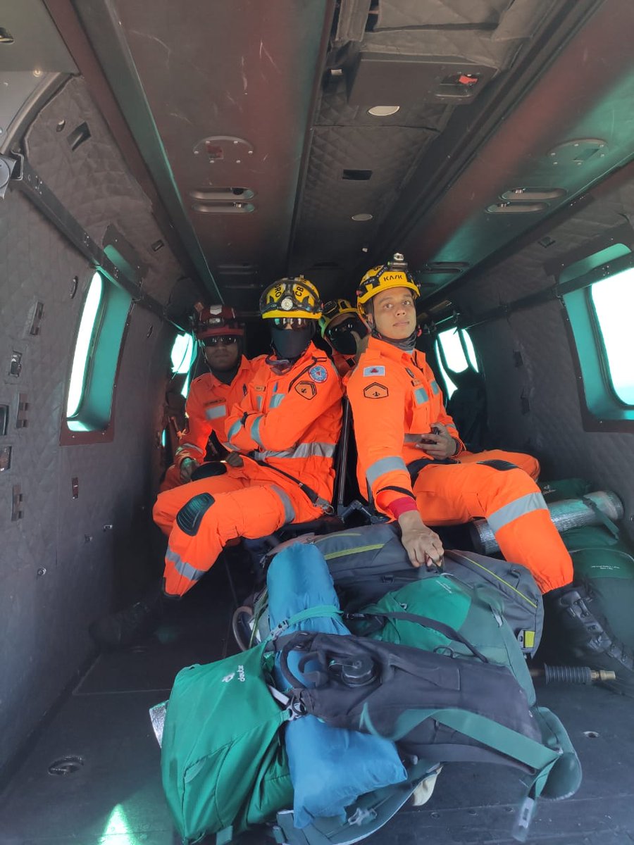 RomeuZema's tweet photo. Meu agradecimento aos @Bombeiros_MG , que trabalharam arduamente e acamparam no frio de -3° C, para acabar com as chamas na Serra da Mantiqueira. Sinto muito orgulho dos nossos guerreiros que lutaram com foco e dedicação para combater esse incêndio e preservar o meio ambiente. https://t.co/l6cBBNFXQ1