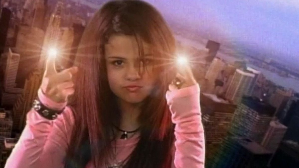 lukebollington2's tweet photo. happy birthday to b @selenagomez 💓 #28yearsofselena #sawusgettingolder https://t.co/UJW5YUJpbZ