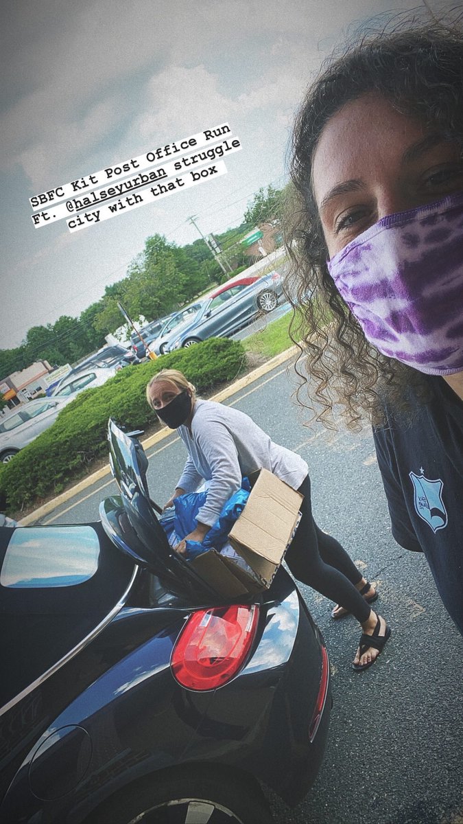 The box full of kits is so heavy <a href="/halseyurban/">Halsey Urban</a> broke it 📦 😷🔛