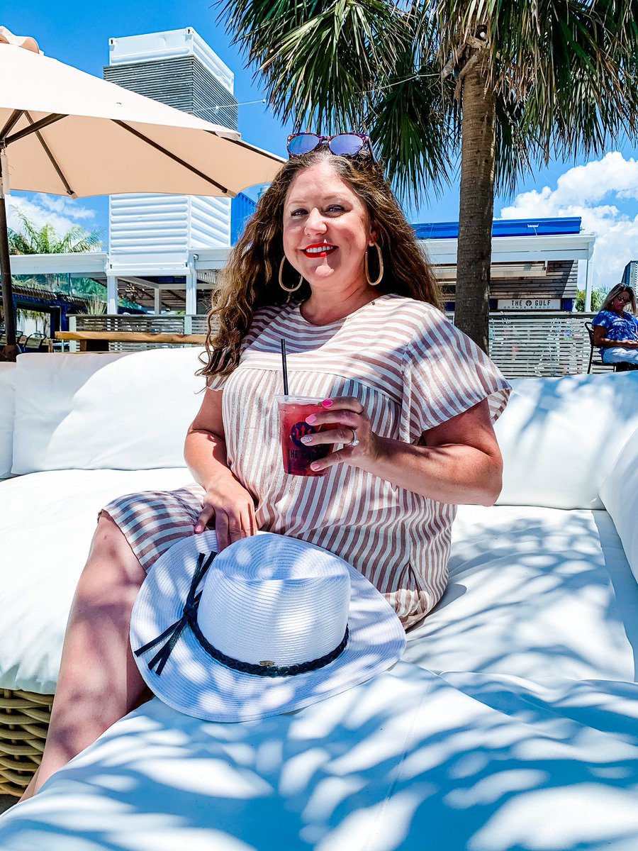 redlipsvinosips's tweet photo. The sand under my feet, the Gulf of Mexico as my view, and of course a drink in my hand...does it get any better?
This lunch was killer at @thegulfal
From a tuna poké bowl, to fish tacos, &amp; the fish sandwich🤤
#travel #foodie #food #travelblogger #bloggingcommunity #blogginggals https://t.co/jZQGfkwty4