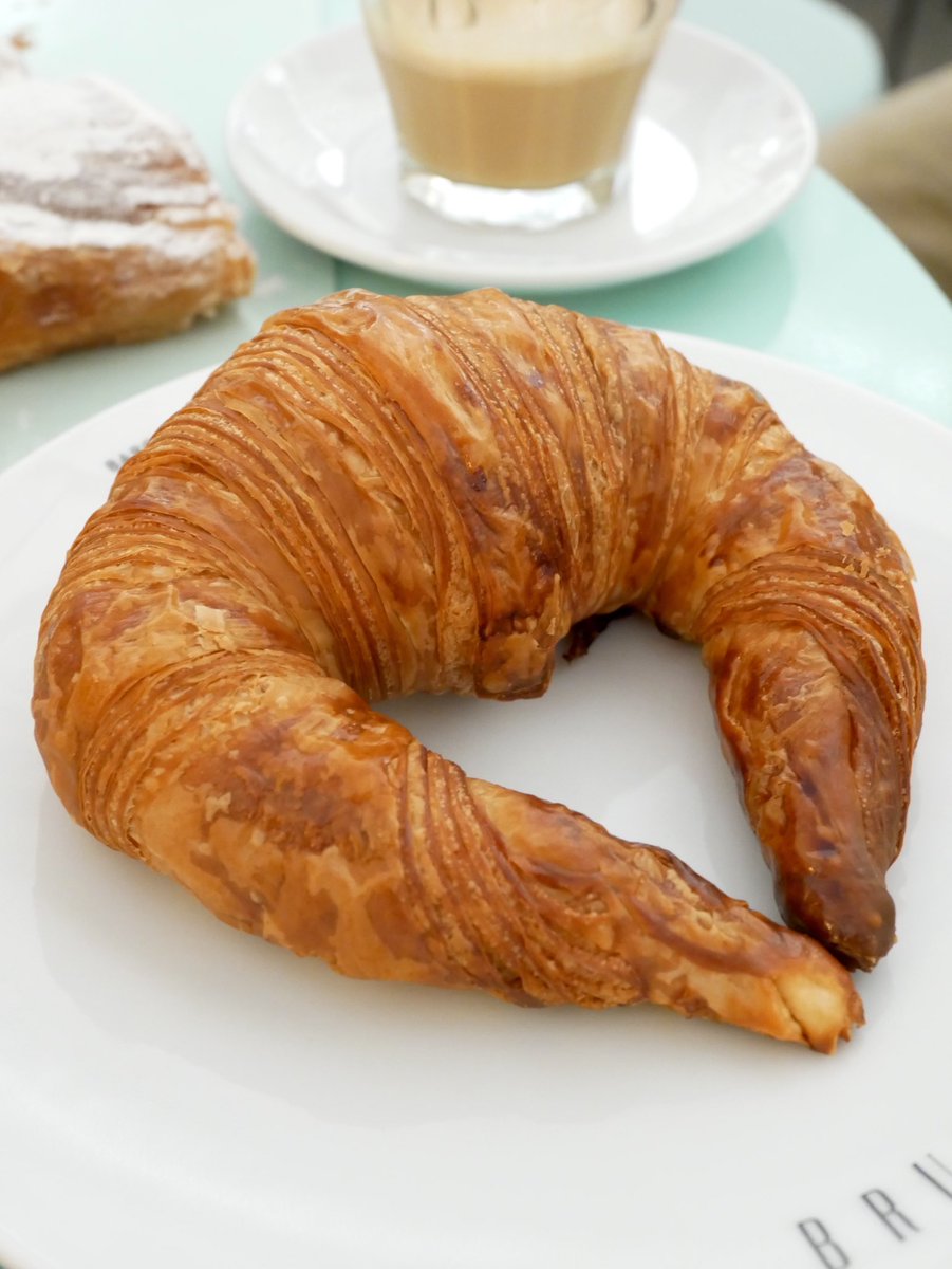 bcngourmet_'s tweet photo. La pastelería #Brunells que abrió en 1852 y se cerró en 2018, ha vuelto a reabrir bajo el mando de @CanalPastis &amp; cia 
📍c/ Princesa 22, Bcn https://t.co/AOj1TUor09