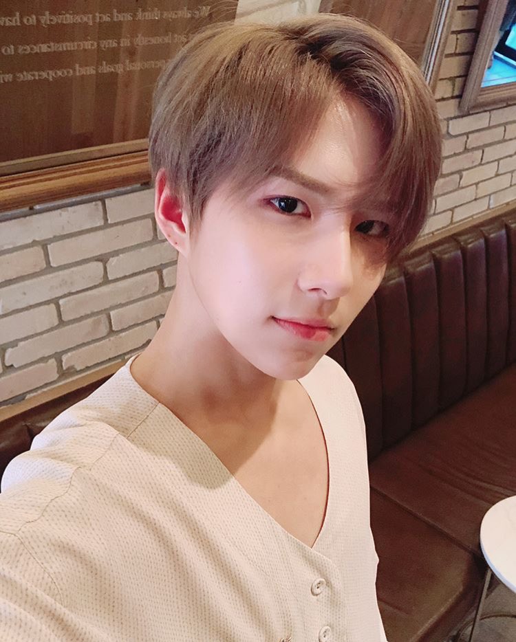 lailamelchett12's tweet photo. Esse cabelo tava tão lindo, sdd do que eu não vivi. #ACE #CHOICE #KingWowDay @official_ACE7 https://t.co/FRF9x3kwH9