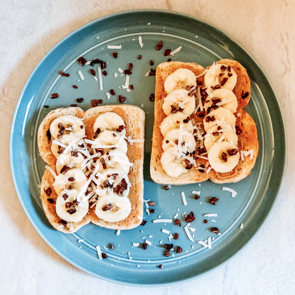 amandasgoodeats's tweet photo. Happy Wednesday!!🦋✨💗
I’m typically a savory toast kinda girl, but wanted to try something new. This combo was so good and super easy to make. What’s your favorite toast topping? 🤩🌈

#dEATS
⇢ Sourdough bread
⇢ Peanut butter
⇢ Sliced banana
⇢ Cacao nibs
⇢ Coconut flakes https://t.co/BITtBQB8GK