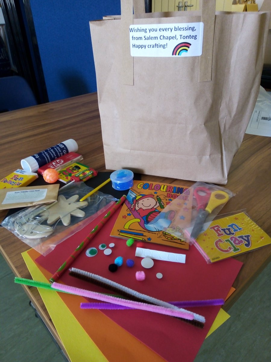 MLovestea's tweet photo. @LlanilltudF 50 free children's craft bags up for grabs at the Community Art Exhibition in Salem Community Garden this Saturday (1-3.30pm). Come and vote for your favourite and pick up a craft bag! You can book a time slot on the link below: 
https://t.co/60FPhY9GDq? https://t.co/gwwgTByz0d