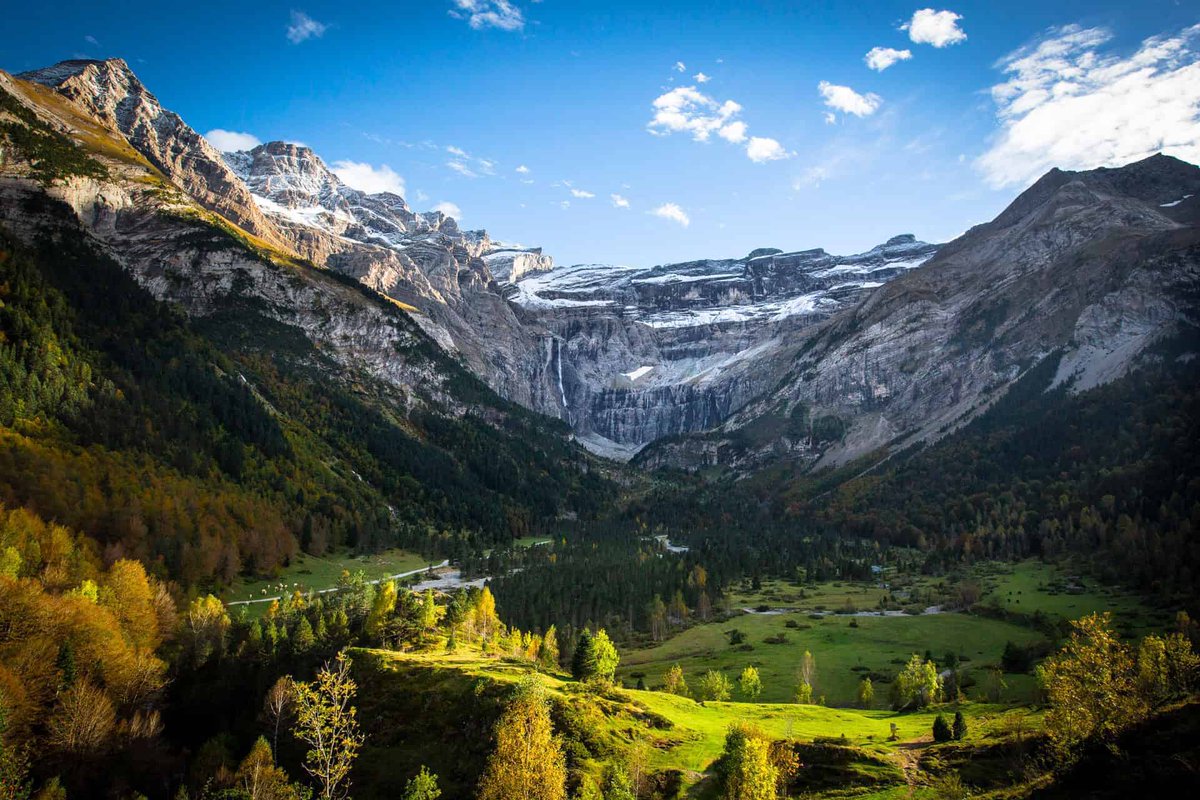 FlyttAgency's tweet photo. #JeudiPhoto : Cap au #cirque de #Gavarnie (Hautes-Pyrénes)

Cette muraille d'environ 1570 m de hauteur plaira sans aucun doute aux #amoureux de la #nature !
Une merveille de la nature, inscrite au Patrimoine Mondial de l'#Unesco.

#CetEteJeVisiteLaFrance #EnFranceAussi #Tourisme https://t.co/zdJHDUr4JK