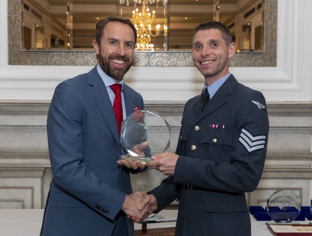 runozrun's tweet image. Official pics from the UK Armed Forces Sports Awards (March pre lockdown). Accompanied by so many top performers from Olympic medalists to World Cup players. An honour to receive the UKAF Sportsman of the year runners up award from Gareth Southgate. @RAFTriathlon @RAF_Cosford