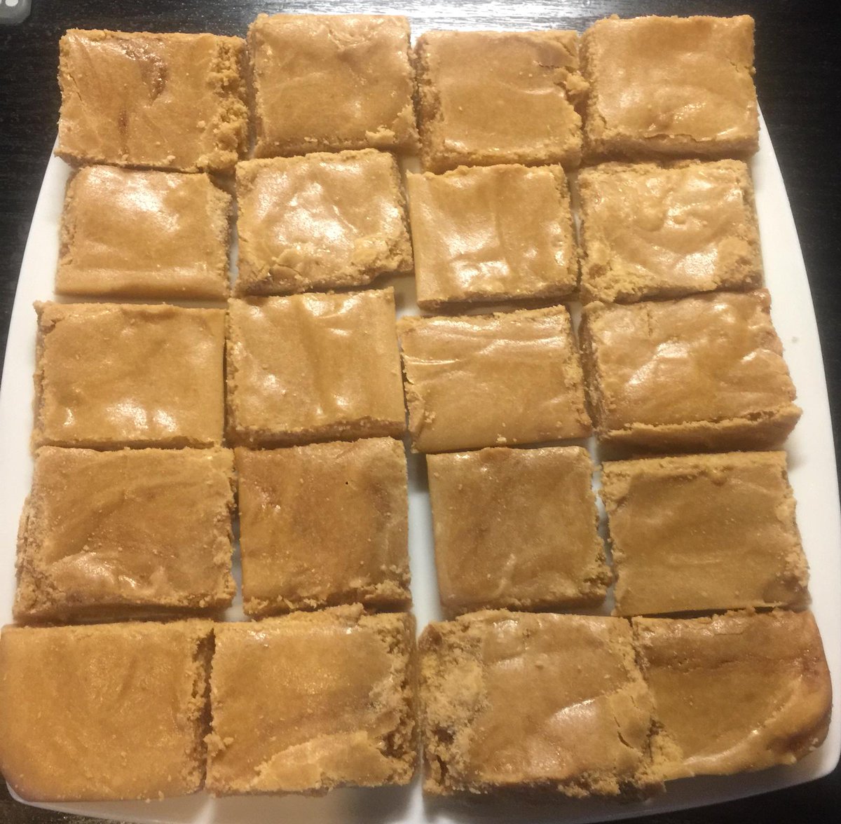 Dushdashers's tweet photo. Calorie-counting is very low in priority when one consumes a good old home-made piece (or two!) of Sri Lankan milk toffee. #delicious #milktoffee #homemade #cookingwithlove #sweet https://t.co/VUUw8nYpxl
