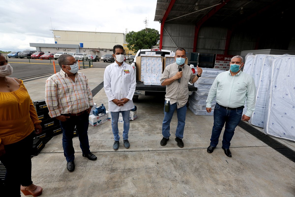 PrensaGoBol_'s tweet photo. #22Jul | Continuando la lucha contra el #COVID19, @GobJustoNoguera entrega a los CDI más de 4500 pruebas PDR, además de colchones, bombas de agua y baterías para vehículos y ambulancias.

#AyúdanosACuidarte
#EnCasaVencesAlCovid19

@NicolasMaduro 
@drodriven2 https://t.co/lCjUtzkupD