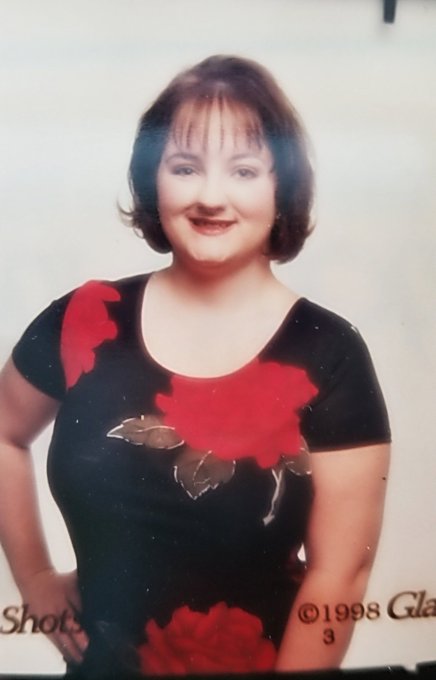 Oh wow! Look what I found in the attic! From 1998! Anyone remember #glamourshots ? I was super into short<a href="/tag/glamourshots"class="tags"><span>#glamourshots</span></a>