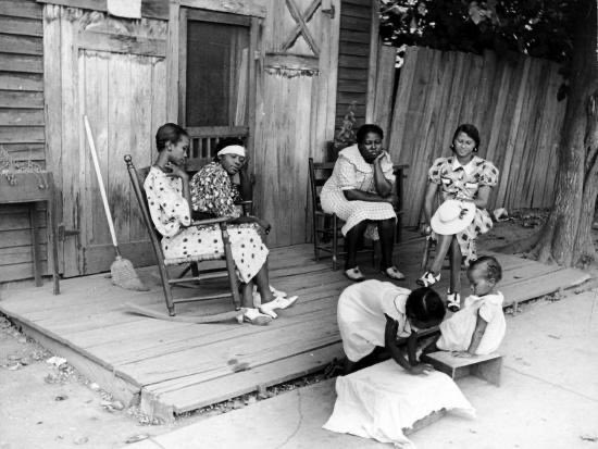 #110: Origins of the American Front porchThe origins of the American front porch can partly be traced back to shotgun houses of West Africa. When slaves were instructed to build homes upon arrival in the US, they built homes similar to what they had lived in while in Africa.