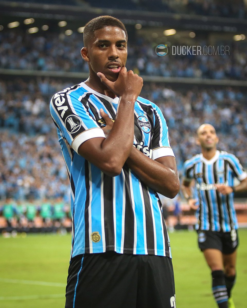 BorrachosDoSul's tweet photo. RESPEITA O MOÇO https://t.co/JPadQsXyOJ